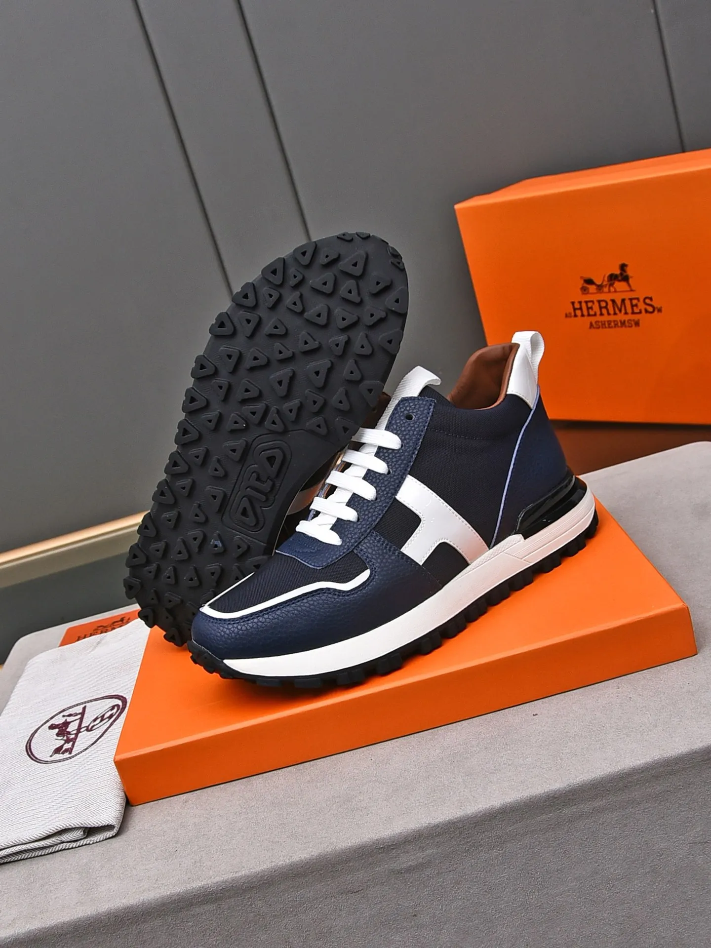 📛📛📛PPP480 (Hermes high-top)🆕Men's color-blocked sneakers, decorated with textured calfskin details. Spliced ​​with original cowhide, this shoe draws inspiration from the equestrian world, integrating technical details and practical functions. Breathable sheep lining, rubber wear-resistant outsole, high-end quality, every detail is perfectly combined! Size: 38-44 (45 can be customized)